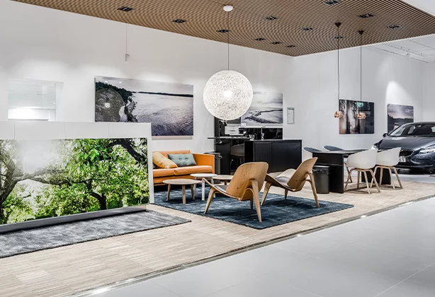 Medan vi byter dina däck kan du koppla av med en kopp kaffe i våra soffor