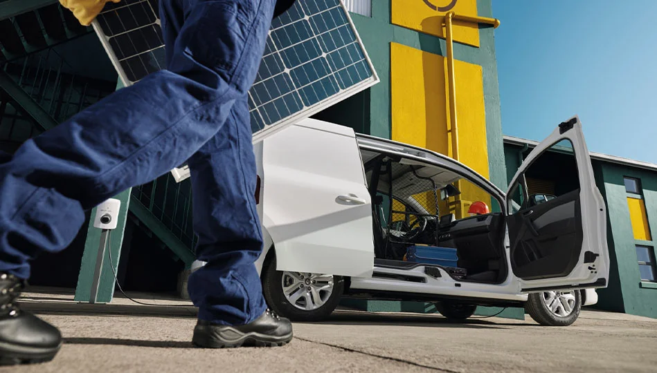 Renault Kangoo E-Tech 100% electric Open Sesame lastas på byggarbetsplats