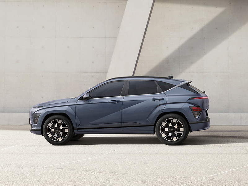 Hyundai Kona parkerad.