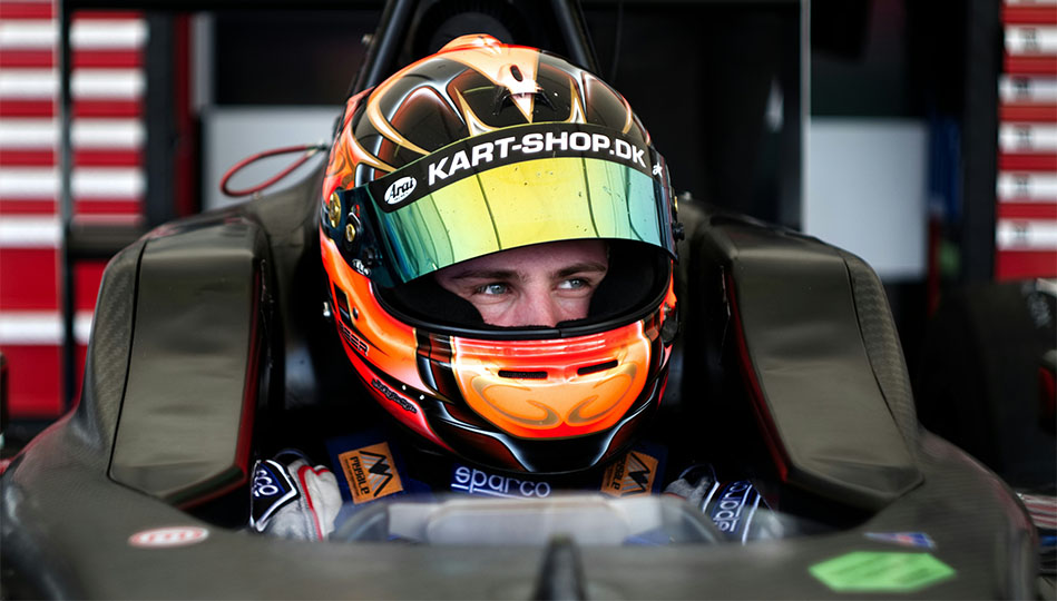 Känslan när man kollar på däck med högt hastighetsindex och drömmer om en framtida racing-karriär