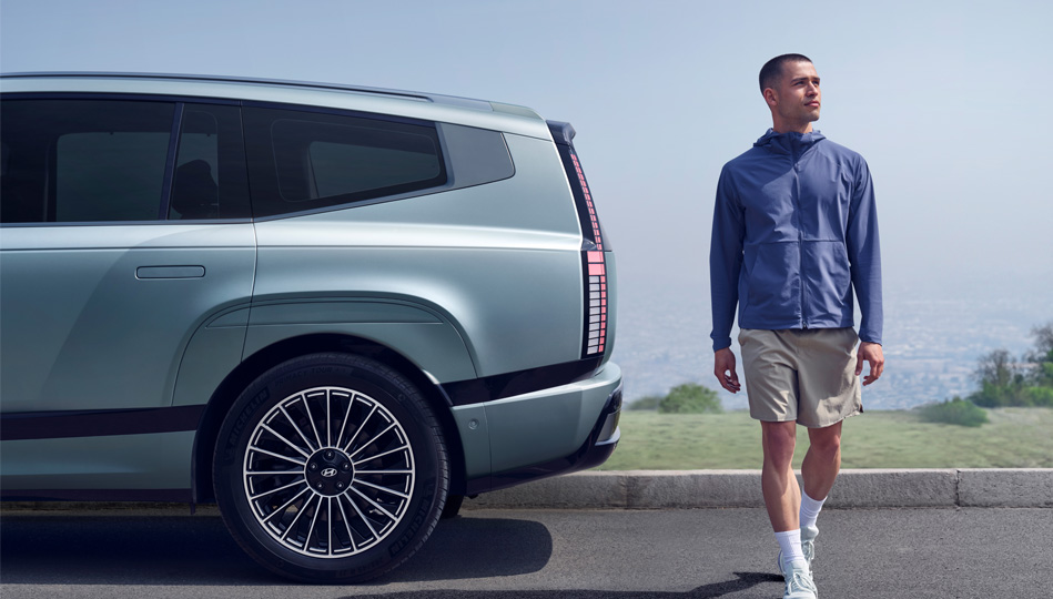 Med en rak taklinje och baklucka får du ett stort bagageutrymme i Ioniq 9.