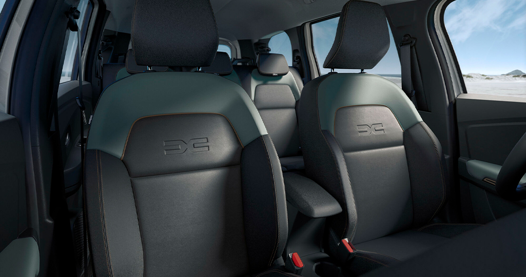 bilden visar detaljer på säten i en Dacia Jogger