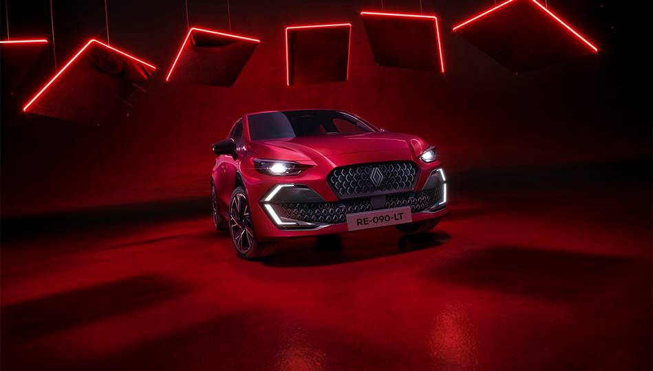 En röd Renault Clio sedd lite snett framifrån