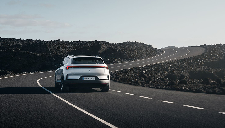 Nya Polestar 4 SUV har en stor bakruta som gör det till ett nöje att blicka bakåt.