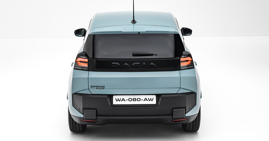 Dacia Spring bakifrån och uppifrån