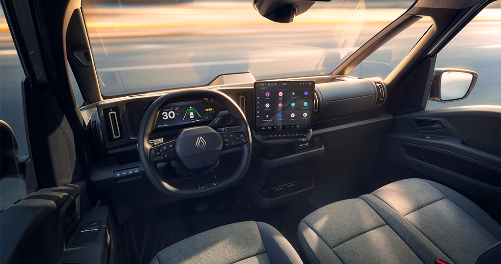 förarvyn i en Renault Trafic E-Etech electric med ratt och display