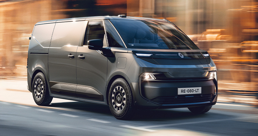 Trafic E-Tech electric på en väg